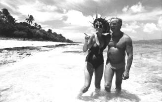 Photograph depicting a couple at a beach