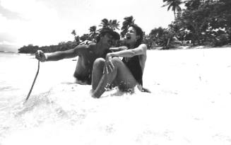 Photograph depicting a couple at a beach