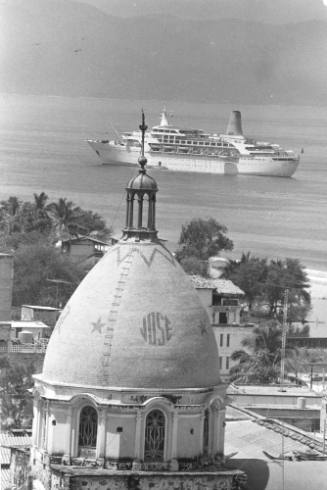 Photograph depicting SPIRIT OF LONDON at sea