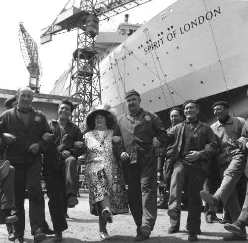 Pearly Queen, Beatrice Marriot, with the shipbuilders of the SPIRIT OF LONDON