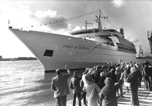 P&O Cruise Liner SPIRIT OF LONDON leaving Southampton 11 November 1972