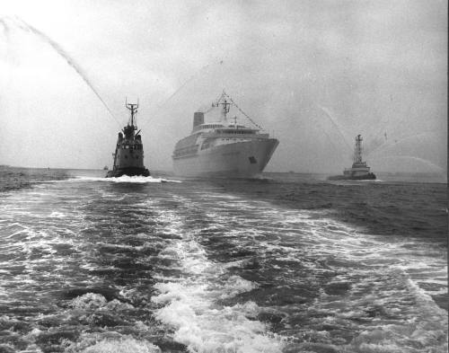 Photograph depicting SPIRIT OF LONDON at sea