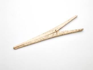 Scrimshaw glove stretcher