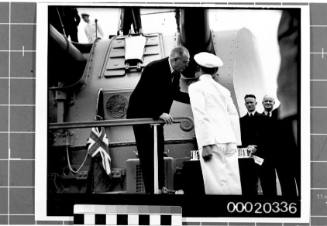 Presentation on board HMAS SYDNEY (II)