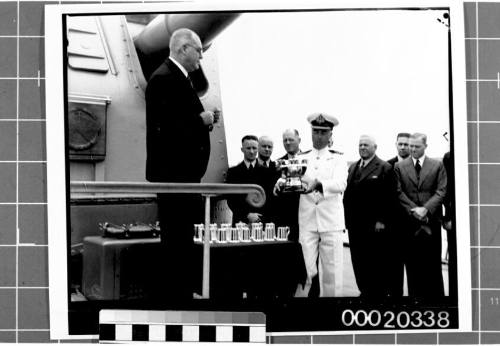 Presentation on board HMAS SYDNEY (II)