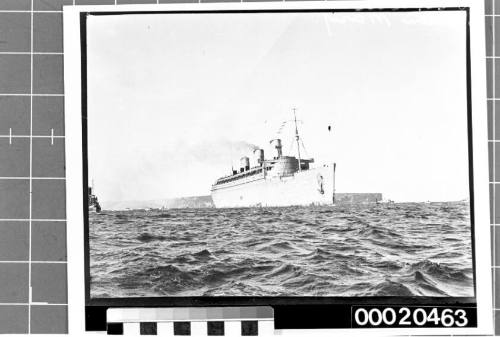 RMS QUEEN MARY under steam near Sydney Heads