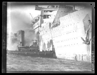RMS QUEEN MARY and the tug SS HEROIC, Port Jackson, Sydney