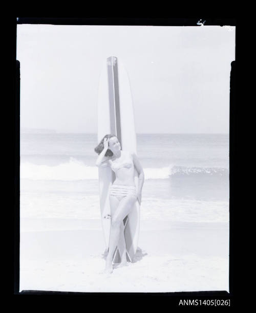 Negative depicting a woman with a surf board