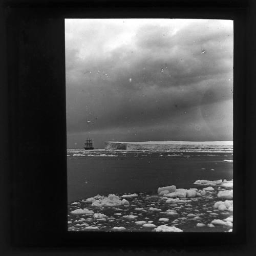 TERRA  NOVA sailing through ice