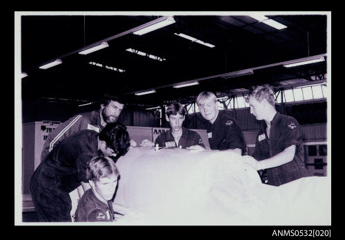 Ken Warby working with RAAF apprentices