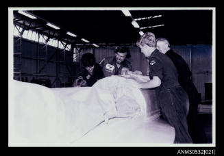 Ken Warby working with RAAF apprentices