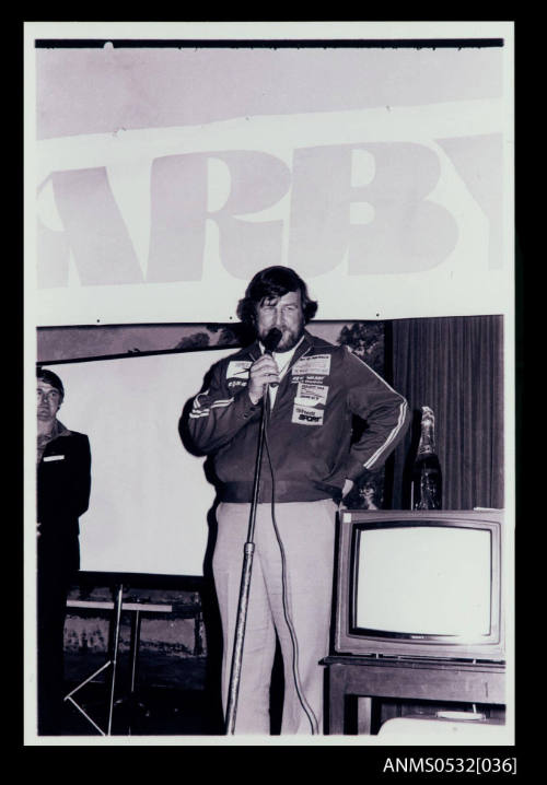 Ken Warby speaking at a function