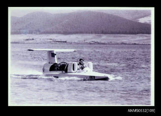 SPIRIT OF AUSTRLIA on Blowering Dam