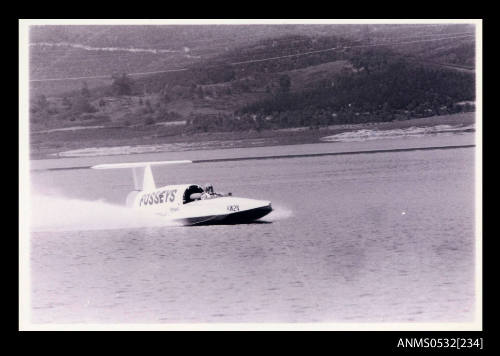 SPIRIT OF AUSTRALIA under power on Blowering Dam