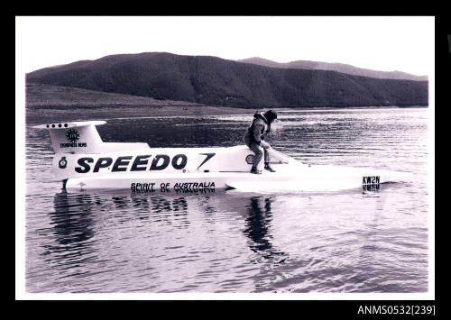 Ken Warby on SPIRIT OF AUSTRALIA on Blowering Dam