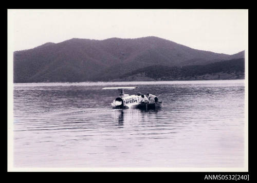 SPIRIT OF AUSTRALIA and support boat on Blowering Dam