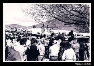 Crowd celebrates with Ken Warby