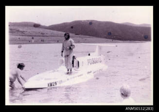 Ken Warby standing on SPIRIT OF AUSTRALIA at Blowering Dam