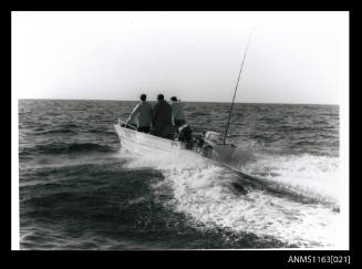 Open power boat ET222N with outboard engine