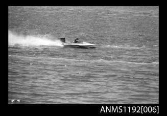 Power boat 919N at speed