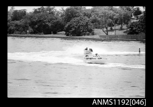 Power boat JET-SET HUNTER HATWO4N at speed