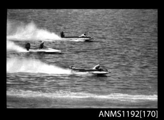 Three hydrplanes racing