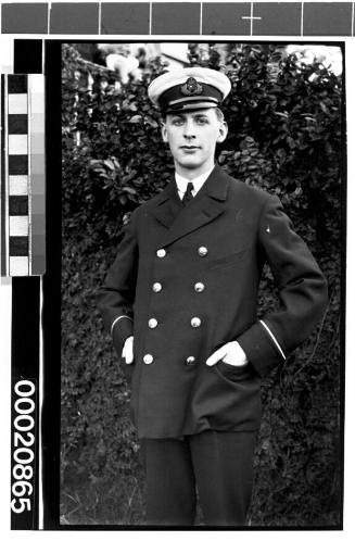 Unidentified merchant marine officer of the White Star Line