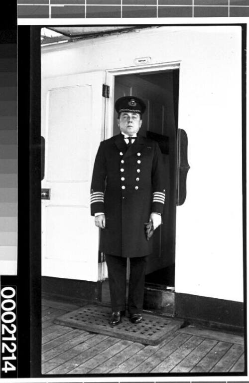 Unidentified Royal Navy captain possibly on board a White Star Line vessel