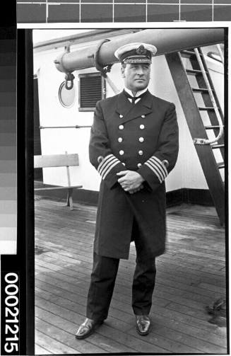 Unidentified Royal Navy captain possibly on board a White Star Line vessel