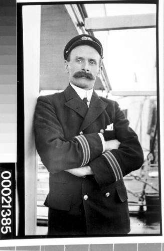 Unidentified merchant marine officer of the Federal Steam Navigation Company Ltd