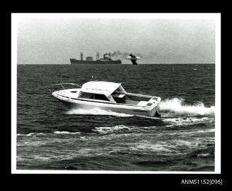 Half cabin power boat