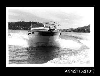 1981 test of a Vickers 30-foot Sunrunner with in-board power unit