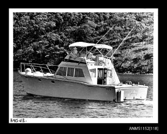 Cabin cruiser TAU of Sydney