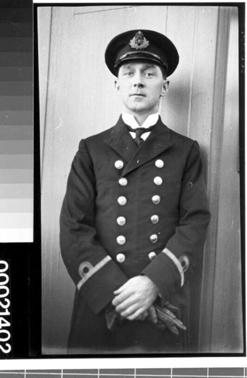 Unidentified merchant marine officer of the White Star Line