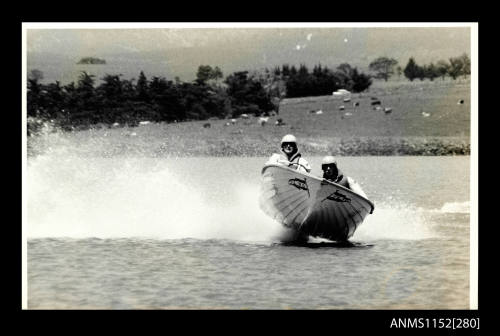 Hydroplane LITTLE SPORT V at high speed