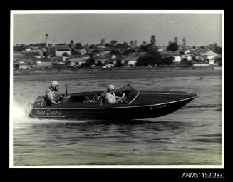 Hydroplane MISS DEBBIE FJ76N at high speed