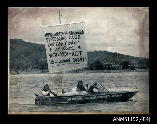 Power speed boat ITTLEDO with two men in front cockpit and one man in stern cockpit