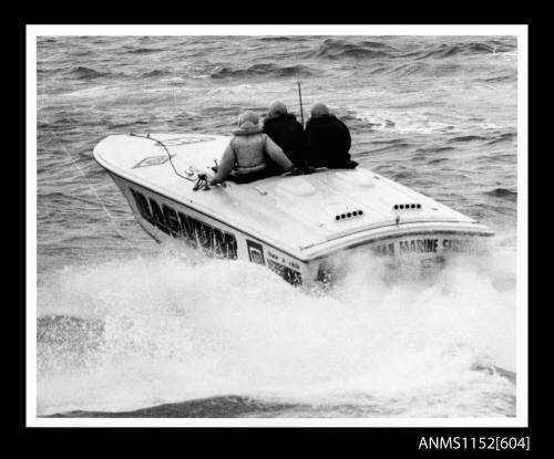 Ocean racer speed boat MAGNUM