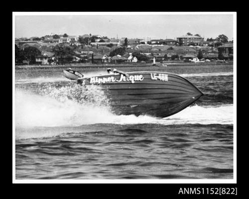 Hydroplane NIPPER JAQUE Just completing 180 degree turn at centre