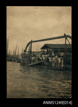 Oskar Speck launching SUNNSCHIEN from a crowded wharf