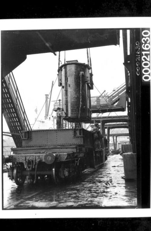 Floating crane TITAN being used to unload cargo from ESSEX, Jones Bay wharf, Pyrmont