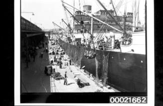 Loading SS CANADIAN CRUISER on 17 December 1936
