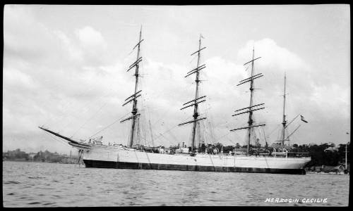 Four-masted German barque HERZOGIN CECILIE in Sydney and leaving for home