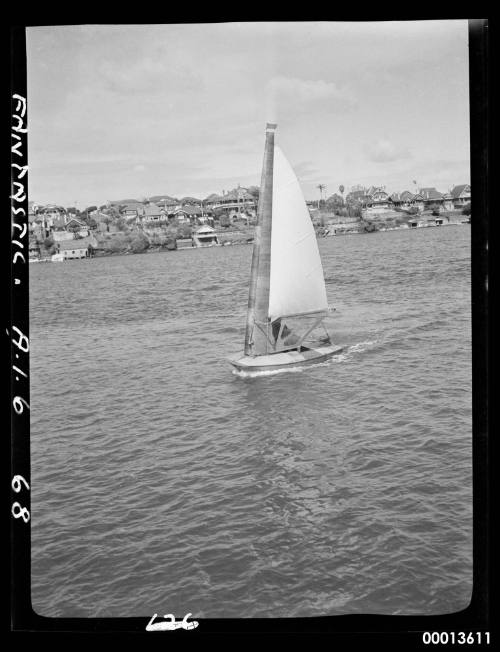 Sloop FANTASTIC under sail on Sydney Harbour