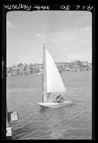 Sloop FANTASTIC on Sydney Harbour