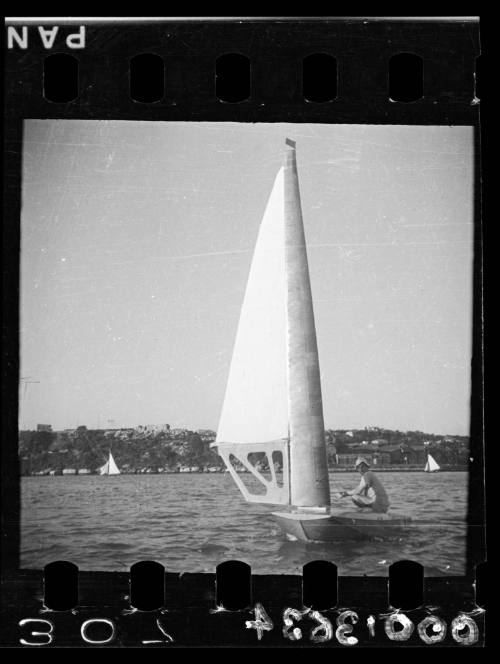 Sloop FANTASTIC on Sydney Harbour