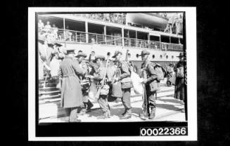 Australian soldiers boarding troopship