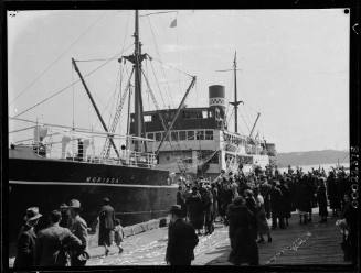 Departure of SS MORINDA from number 10 wharf in Walsh Bay, Sydney