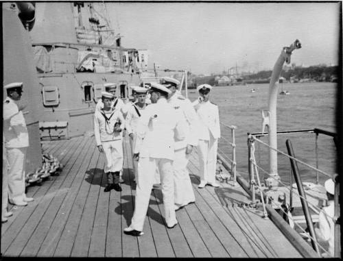Arrival HMAS PERTH