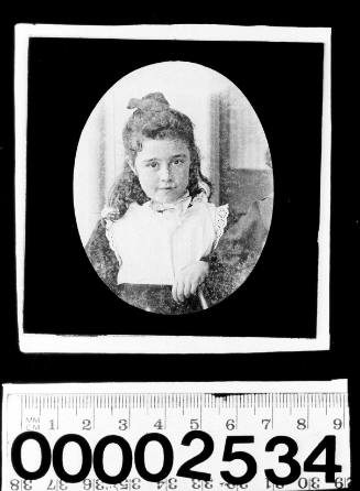 Head portrait of a young girl